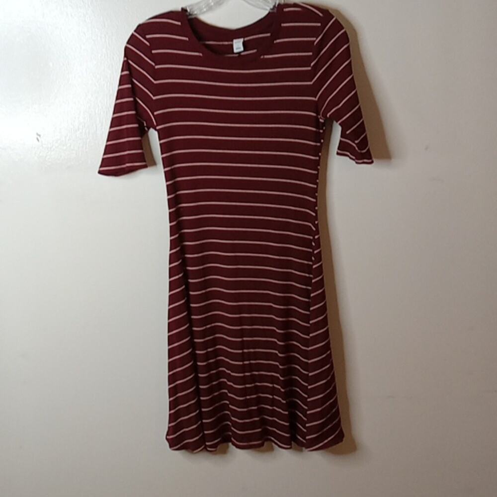 Old Navy Women's knit strip Midi short sleeve dress. Small Stretchy, Casual